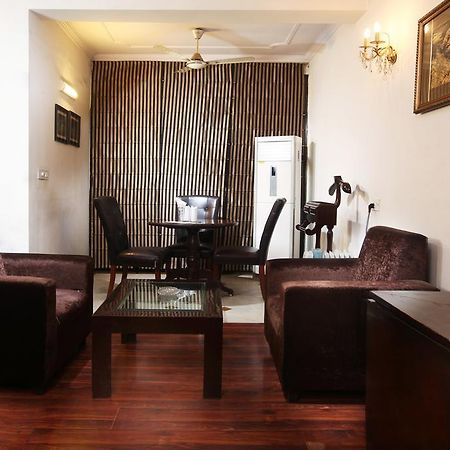 Oyo 358 Sarojini Nagar Hotell New Delhi Exteriör bild