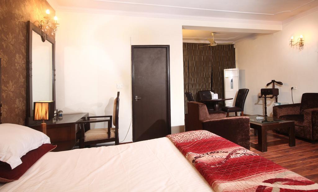 Oyo 358 Sarojini Nagar Hotell New Delhi Exteriör bild