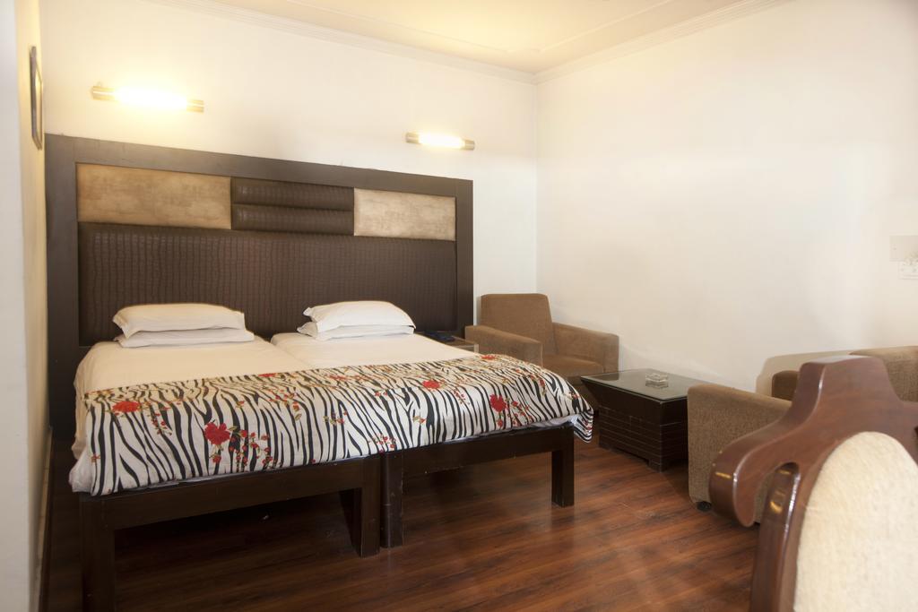 Oyo 358 Sarojini Nagar Hotell New Delhi Exteriör bild
