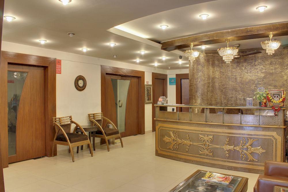 Oyo 358 Sarojini Nagar Hotell New Delhi Exteriör bild
