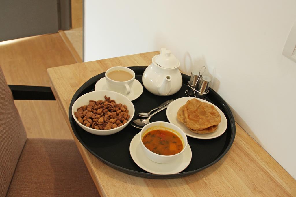 Oyo 358 Sarojini Nagar Hotell New Delhi Exteriör bild
